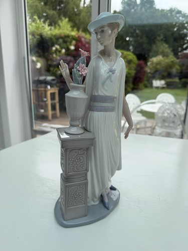 Lladro 5175 lady grand casino - lady,