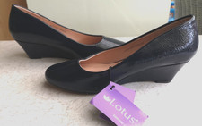 LOTUS Size 4 Ladies Black Slip