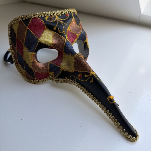 Red venetian long - venetian, nose