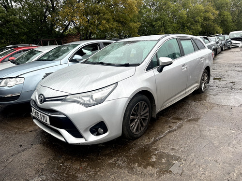 Toyota avensis silver 2016 6 - toyota,
