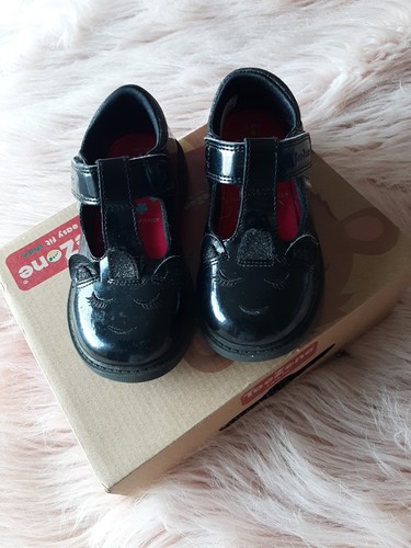Toe zone school shoes - size, 8