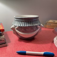 Pré loved grey Ceramic indoor Plant Pot Planter with ribbed top & Swag Design