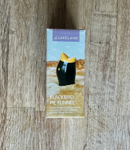 Lakeland black bird pie - black, funnel