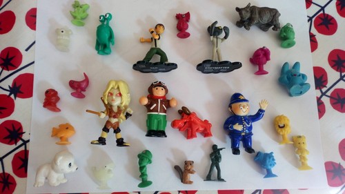 Toy figures bundle includes