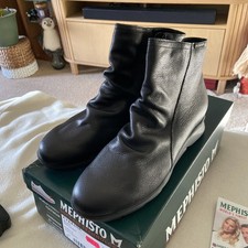 BNIB Mephisto Size 7 Black
