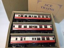 Ace Trains O gauge BR Mk1 coach set with working tail lamp