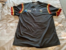 LARGE BLACK UNDER ARMOUR WALES RUGBY WORLD CUP 2015 RUGBY SHIRT