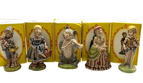 Wade porcelain figurines - 5,