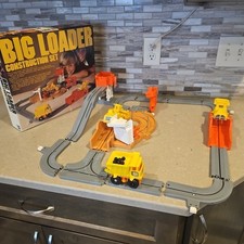 Vintage 1977 TOMY Big Loader