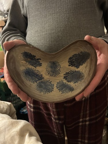 Unmarked ceramic kidney shaped - unmarked,