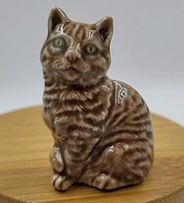 Vintage Wade sitting ginger