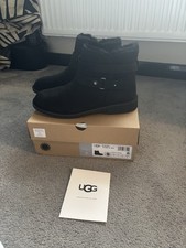 Women’s Aliso Ugg Boots Size