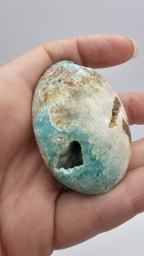 Smithsonite crystal specimen - smithsonite,