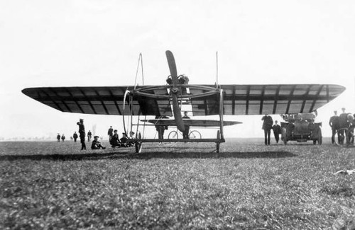 Propeller plane constructed - , by