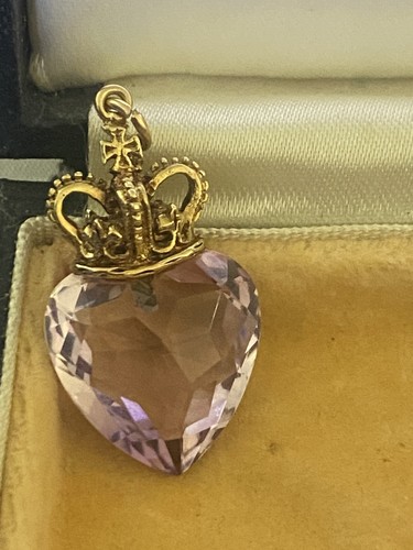 Beautiful vintage large 9ct - beautiful,
