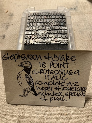 Grotesque 9 italic - s&b,