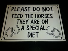 PLEASE DO NOT FEED THE HORSES