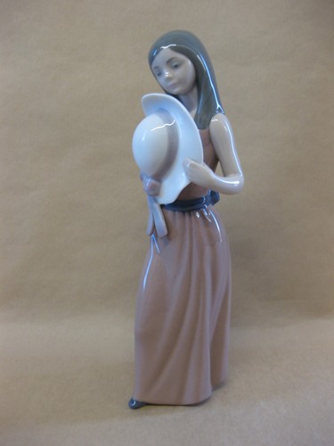 Lladro figure bashful - lladro,