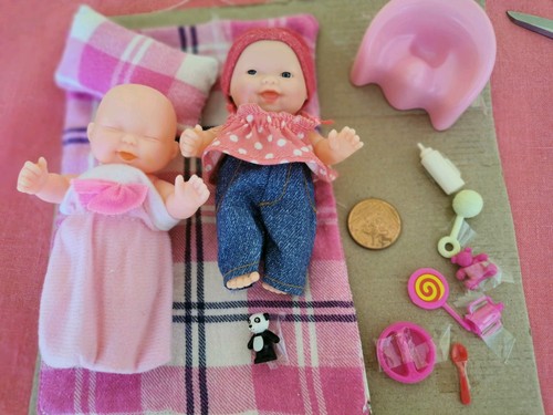 Dolls plus accessories - x2, x10