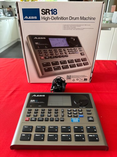 Alesis sr18 drum machine - alesis,