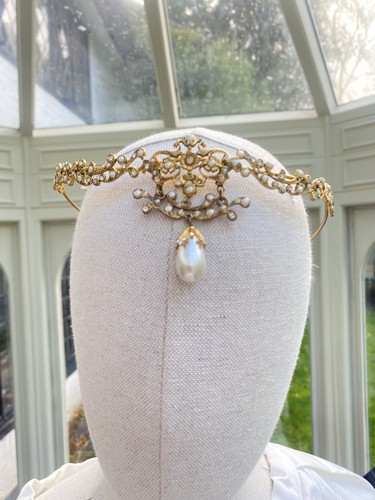 Vintage gold wedding - gold, tiara