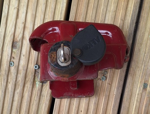 Alko hitch lock with one - lock,