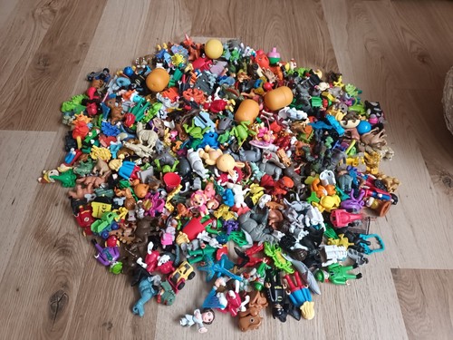 Mix kinder egg toys randomly - mix,