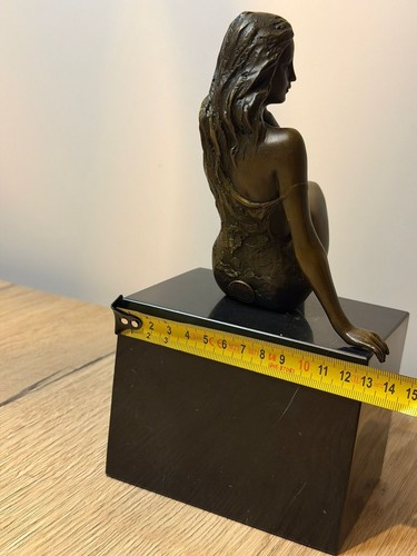 Bronze statue woman sculpture - woman,