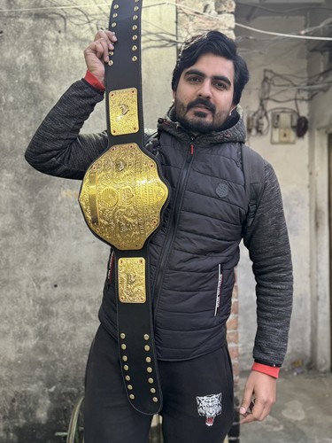 Big gold heavyweight