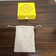 Kendra scott gift - ,