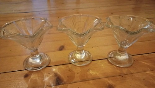 Vintage glass sundae dishes - ,