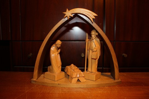 Antique hand carved wood - 9",