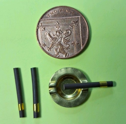 Scale ashtray with - 1/6, three