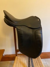 English leather dressage saddle 17.5 good condition
