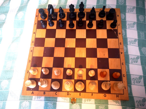 Wooden travelling chess set - travelling,