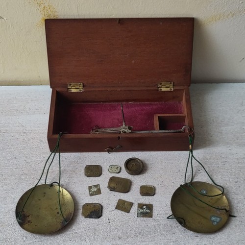 Vintage brass balance - vintage,