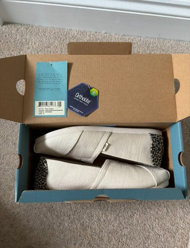 Worn once women toms classic - women's,