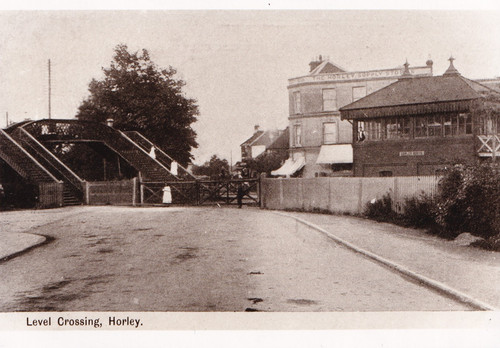 Level crossing horley - level,