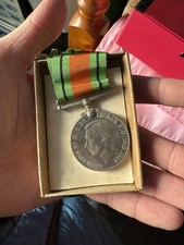 GENUINE WW2 DEFENCE MEDAL