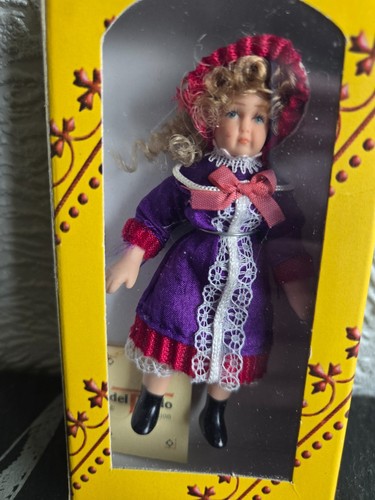 Dolls house accessories - dolls,