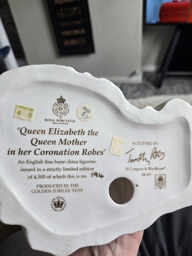Royal worcester queen - royal,