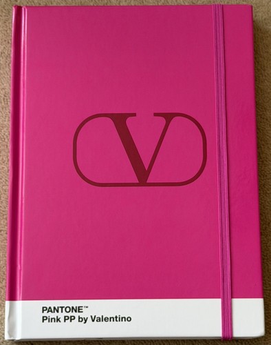 Pantone hot pink valentino - pantone,