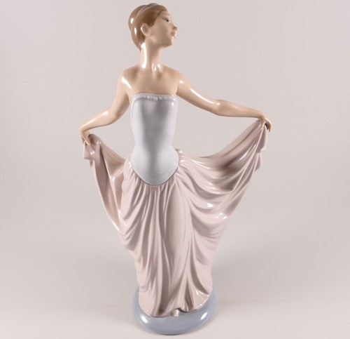 Lladro figurine large - figurine, figure