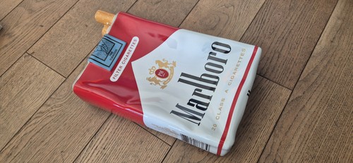 Empty pockets marlboro - pockets,