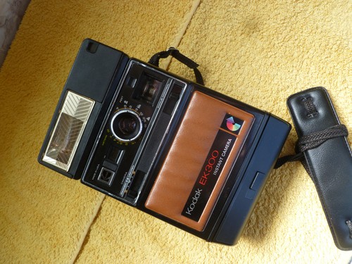 Instant photo camera - -,