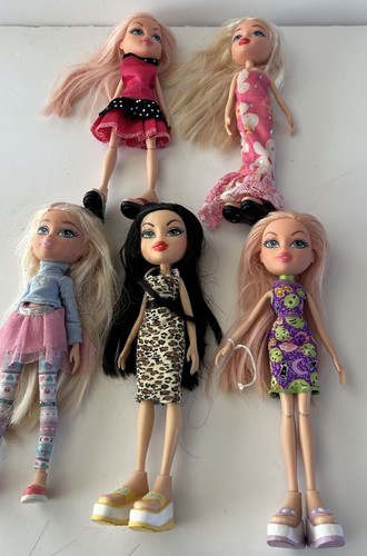 Bratz dolls bundle - bratz,