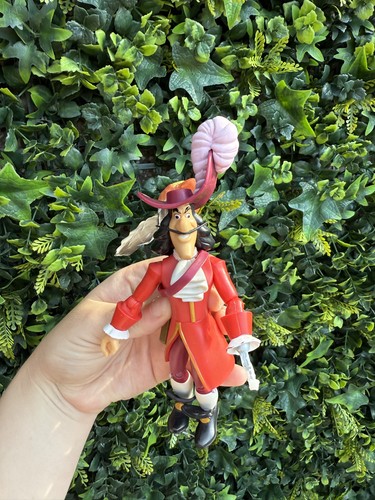 Disney toy box captain - box, hook