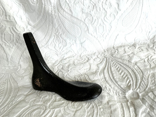 Vintage cast iron anvil shoe - cast,