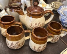 Set Of 4 Mugs and Tea Pot Mid