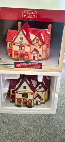 Lemax caddington village - lemax,